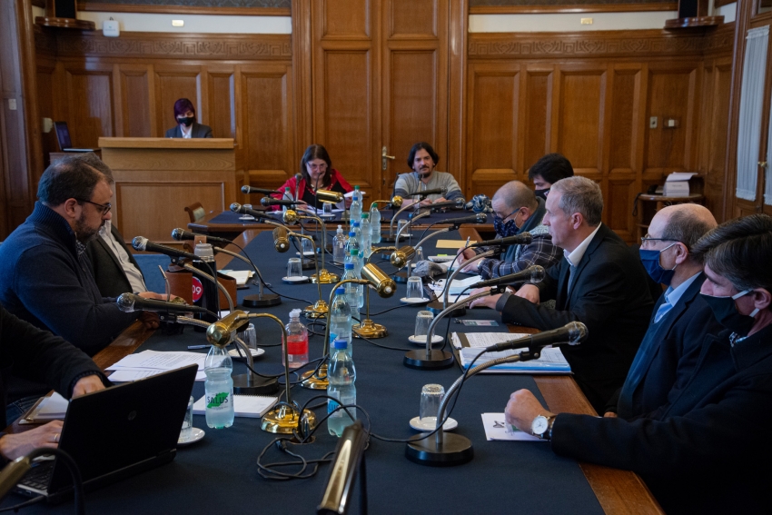 Mesa Ejecutiva se re&uacute;ne con la Comisi&oacute;n de Asuntos Departamentales y Municipales de la C&aacute;mara de Senadores